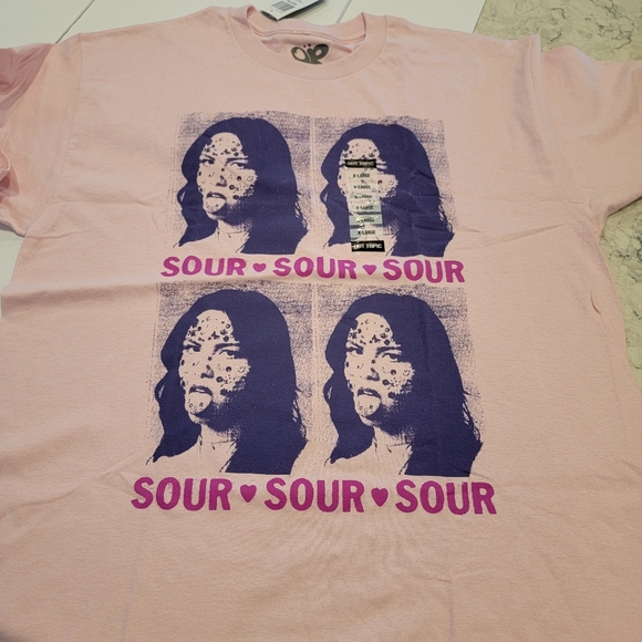 Olivia Rodrigo Sour Grid Boyfriend Fit Girls T-Shirt Hot Topic Size XL NWT! - Picture 3 of 7